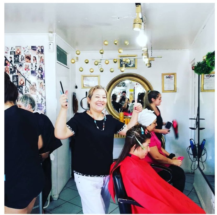 Inés Astudillo trabajando en Salón Ines